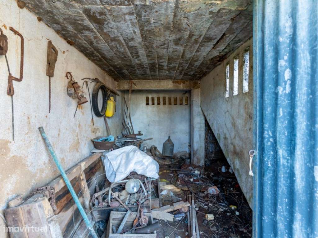 Moradia com grande potencial a 500 m da Albufeira de Castelo de Bode-37