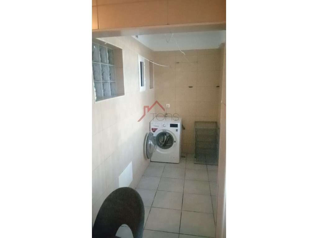 APARTAMENTO T3 + 2 CASAS DE BANHO + CAVE-19