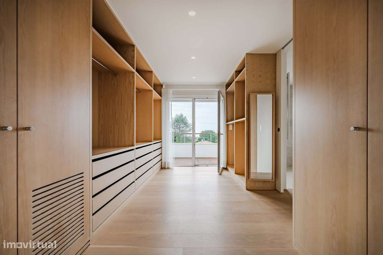 Moradia T4 com Piscina e Terraços Panorâmicos, Parede-27