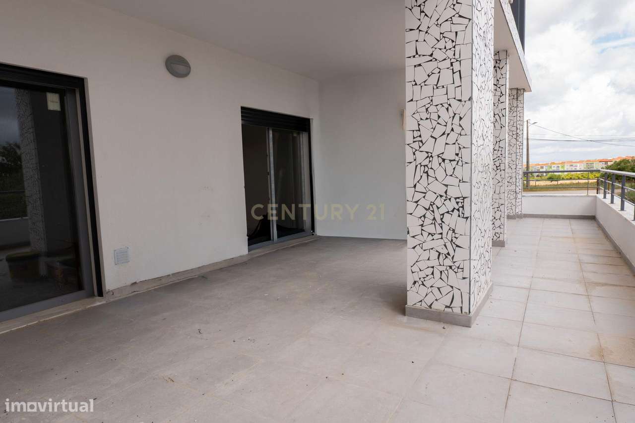 T2 e T3 COM TERRAÇOS, CHURRASQUEIRA  E JARDIM EM CONDOMINIO PRIVADO-25