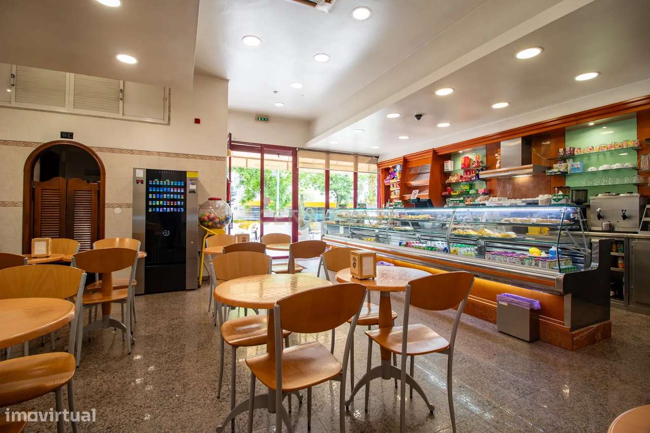 ** Excelente Loja c/ garagem situada em zona nobre na Urbanização da R - Grande imagem: 5/25