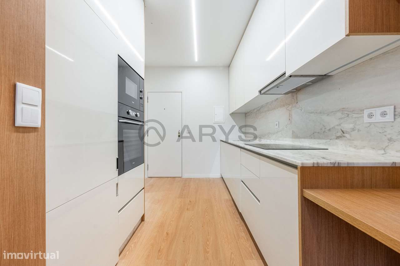 Apartamento T0 Remodelado com Terraço no Centro de Braga-0