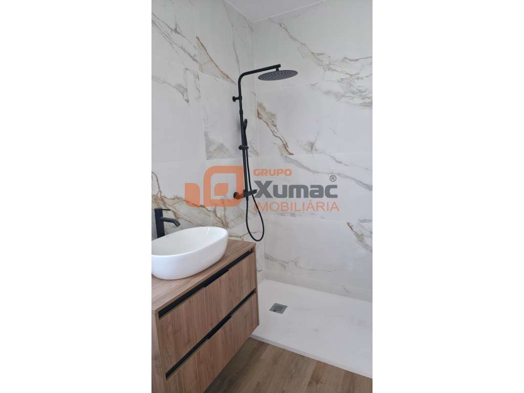 Moradia T4 Contemporânea c/ Piscina-21