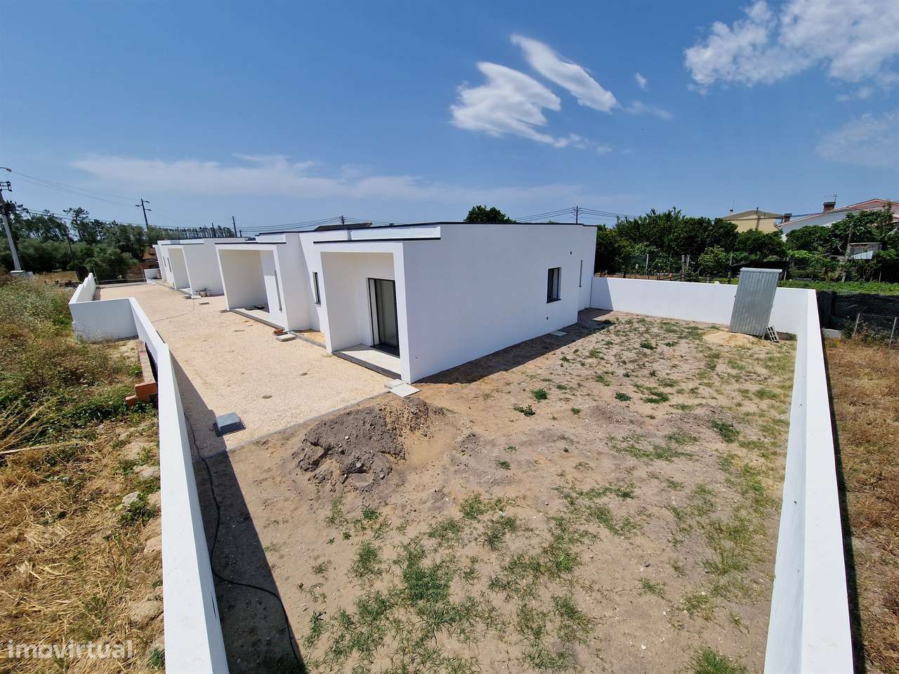 Moradia térrea T3 geminada por garagem-3