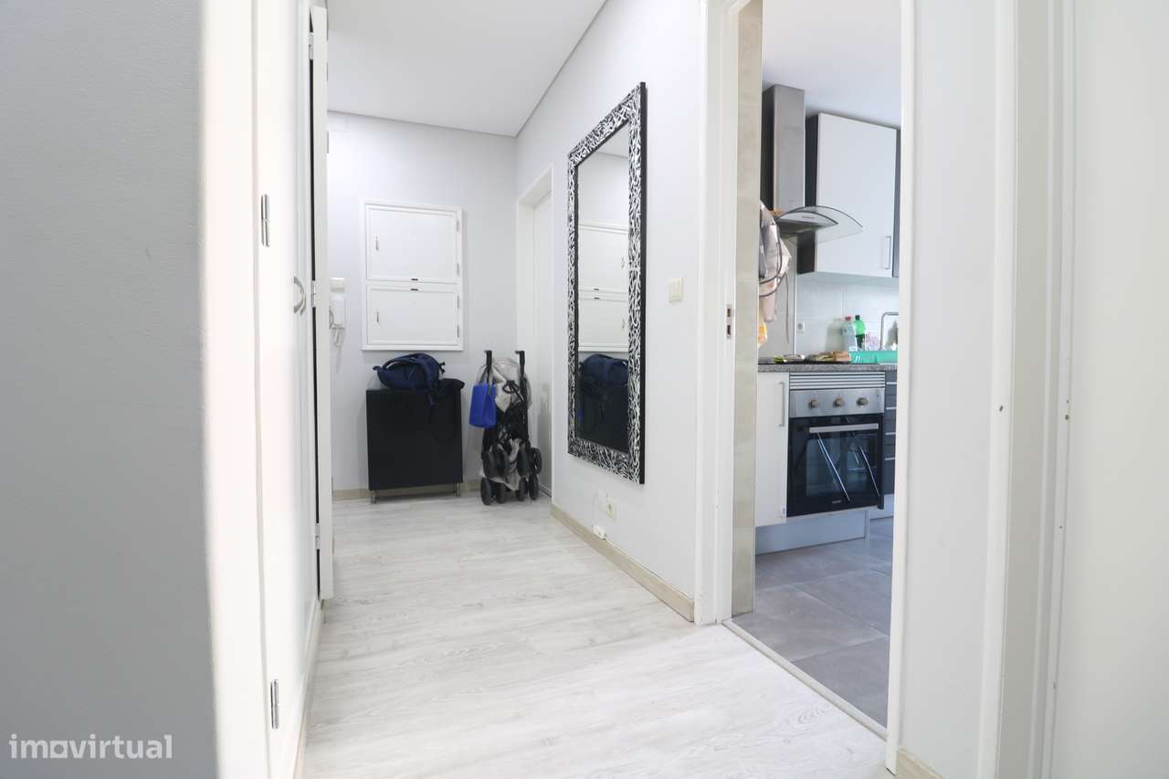 T2 totalmente remodelado a 20 metros da estão de comboio Cacém-Agualva - Grande imagem: 4/16