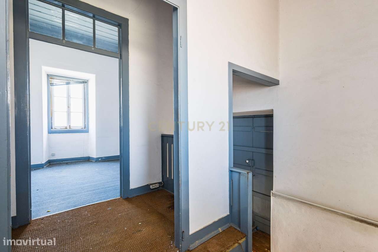 Quinta Rústica com Lagar de Azeite e Terreno de 16.000m2 perto de Leir - Grande imagem: 3/29