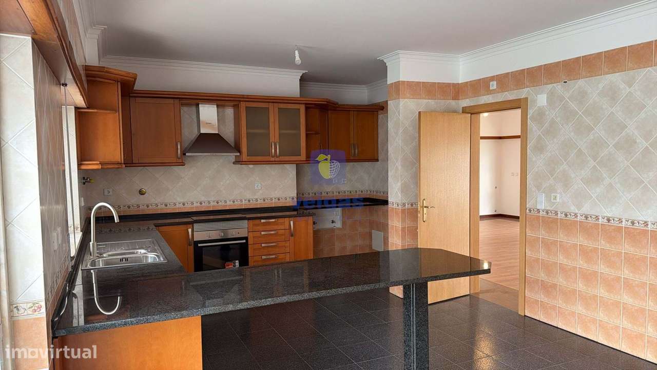 Moradia V4 Renovada em Sesimbra - Grande imagem: 4/46