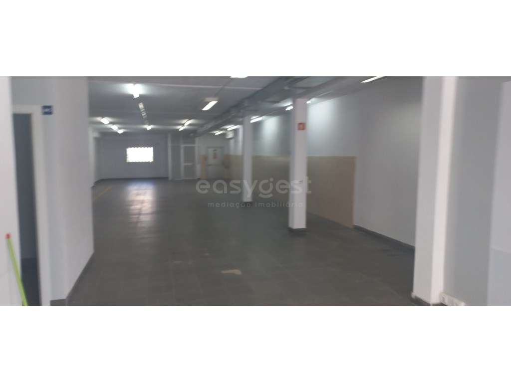 Edifício de 3 pisos para comércio e serviços com loja 236 m2 no R/C... - Grande imagem: 4/12