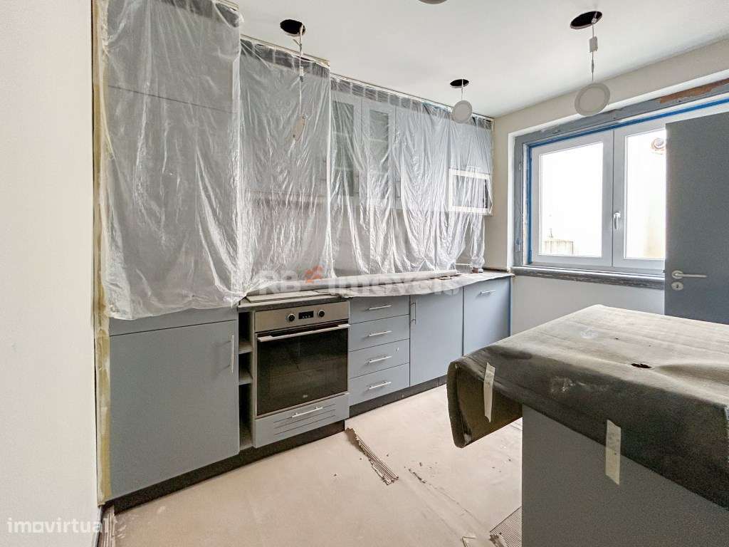 Apartamento Duplex T2 com varanda Totalmente Remodelado - Centro hi... - Grande imagem: 2/43