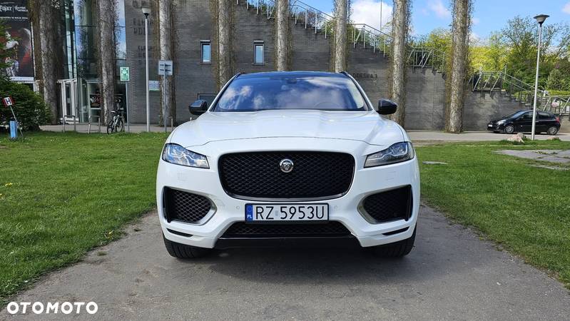 Jaguar F-Pace 25t AWD Prestige - 2