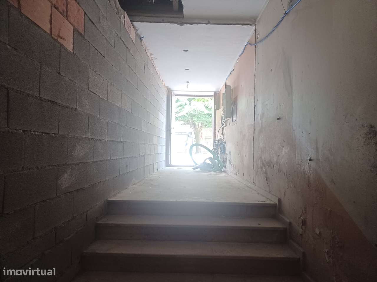 Loja para arrendar em pleno centro da cidade - Zona do Pópulo - 150 m2 - Grande imagem: 5/13