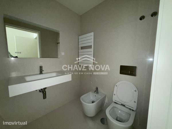 T1 Novo c/ Lugar de Garagem e Arrumo em Canidelo-16