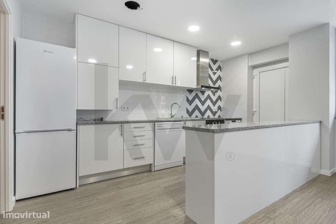 Apartamento T1 Segunda Linha Mar – Localização Premium, V.P.A - Grande imagem: 4/18