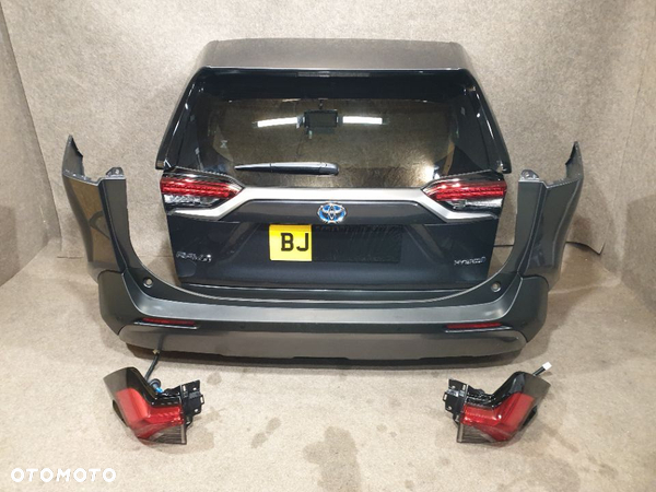 Klapa Zderzak Lampa Tył TOYOTA RAV4 od 2019 roku - 1