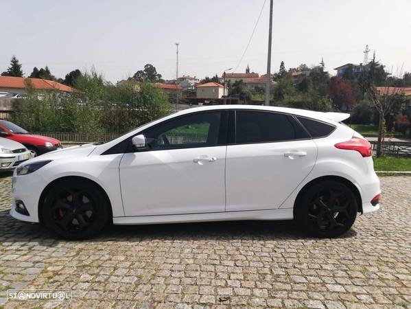 Ford Focus 2.0 EcoBoost ST c/ Pack Pele Desportiva - 6