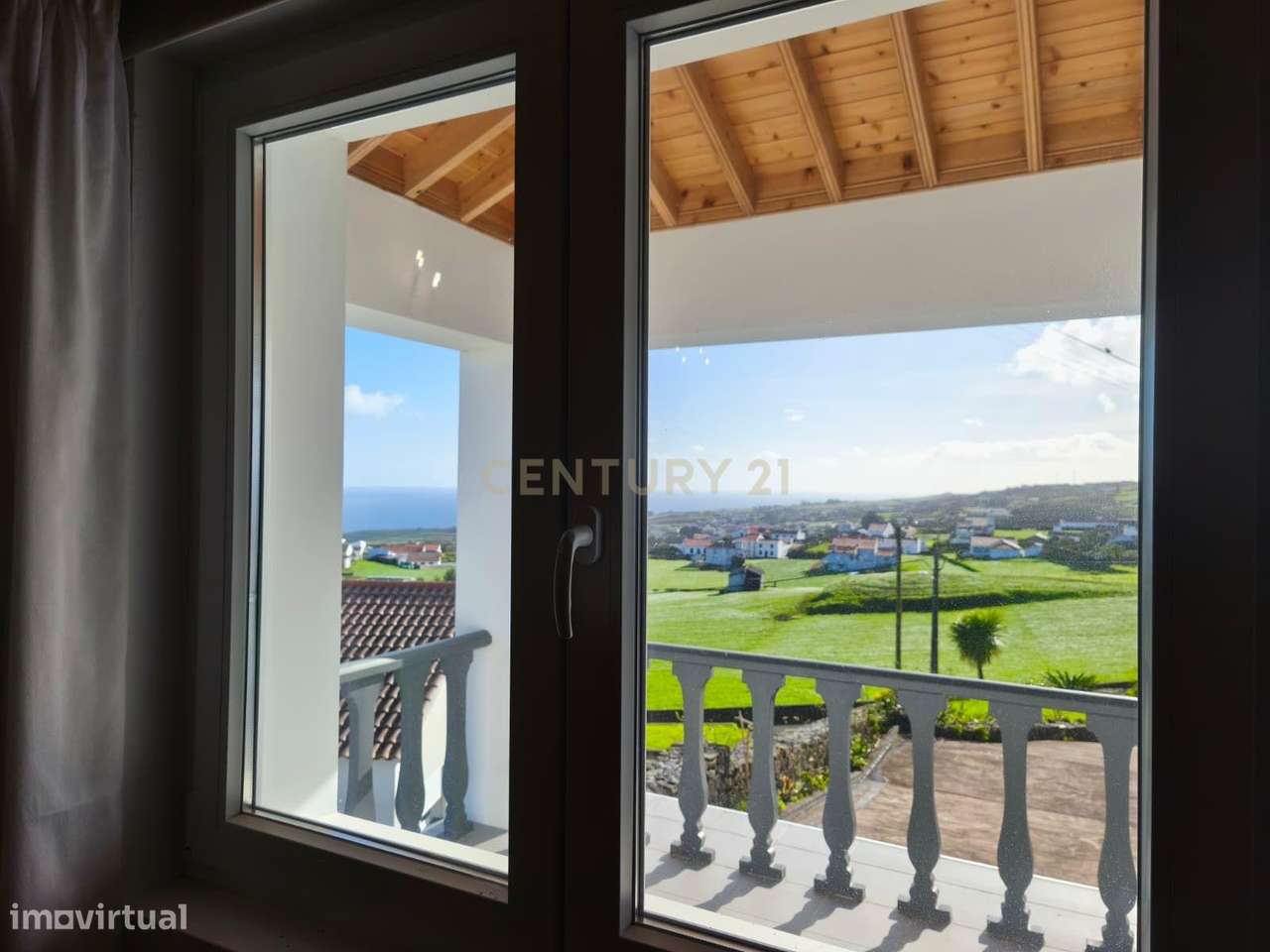 Casa Renovada com Vista Mar em Lomba da Fazenda, Nordeste-9