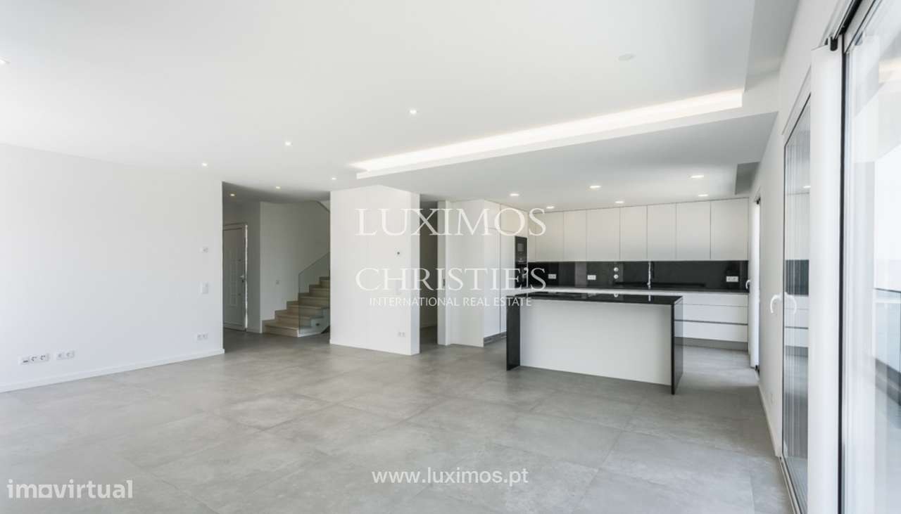 Moradia contemporânea, para venda em Mexilhoeira Grande, Portimão, A - Grande imagem: 4/26