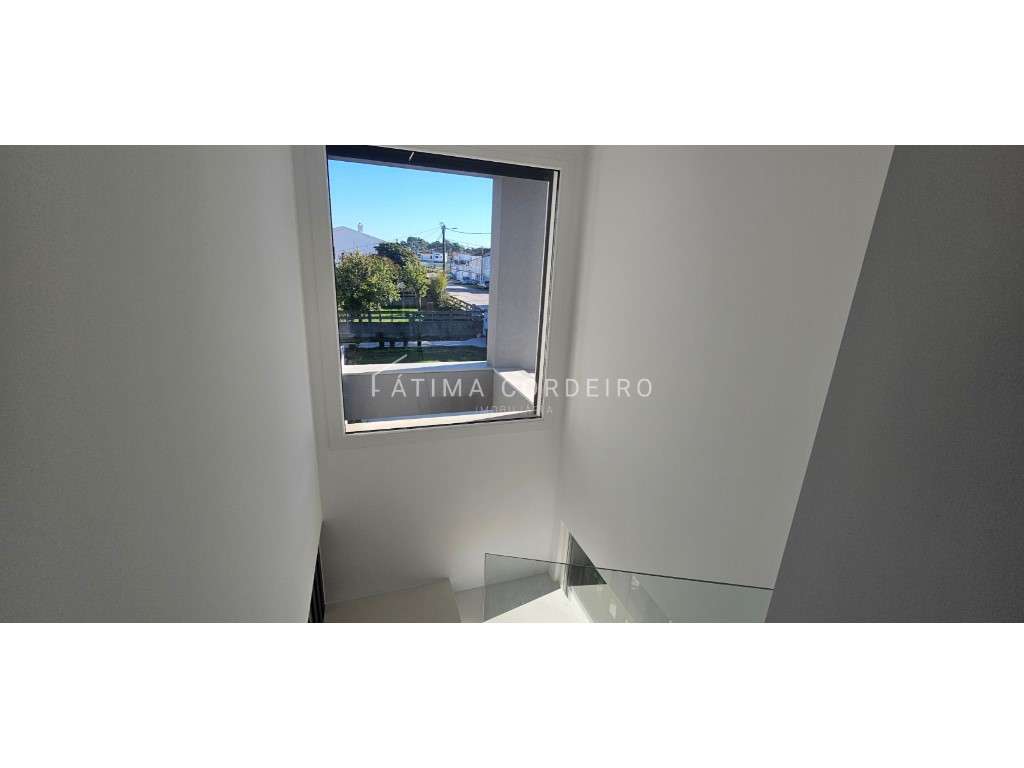 Excelente Moradia T3 Isolada com Piscina e garagem com acabamentos ...-20