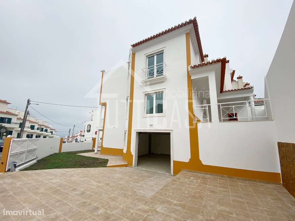 Moradia V3+1 totalmente remodelada na Ericeira-9