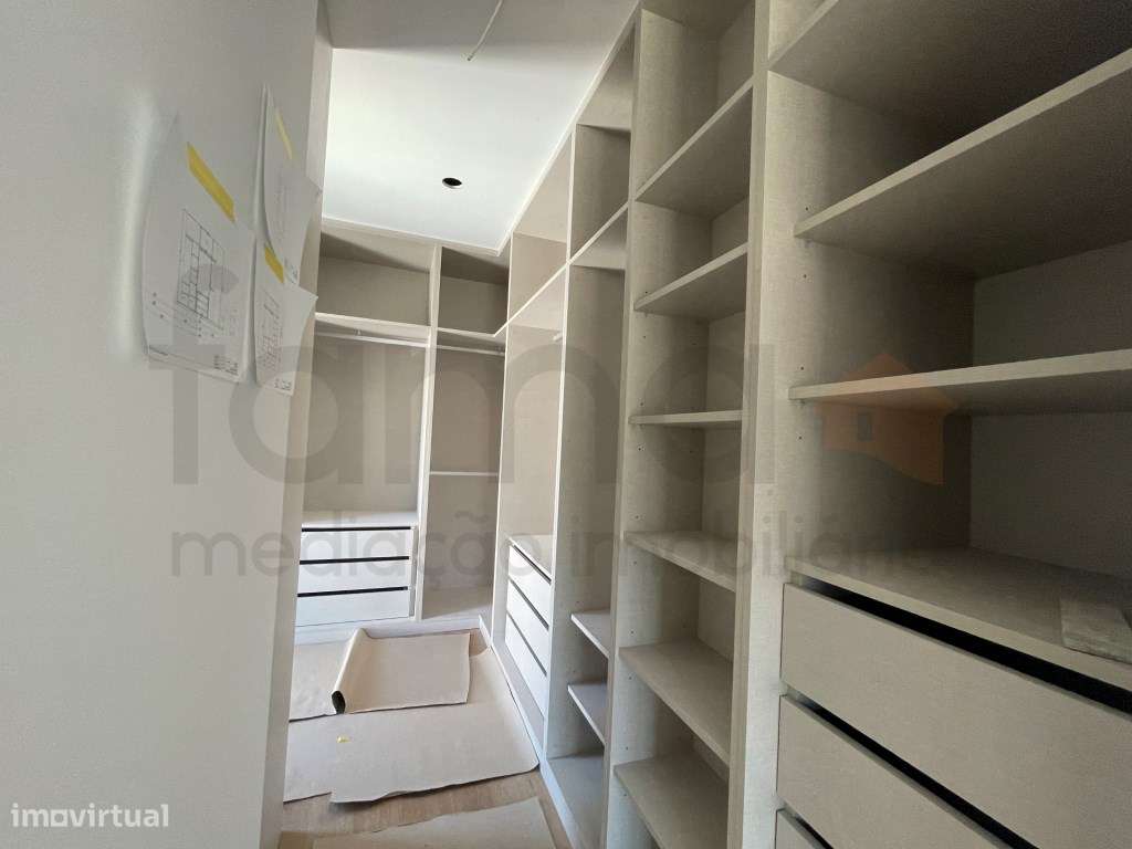 Moradia T3 com jardim e piscina em zona residencial tranquila-35