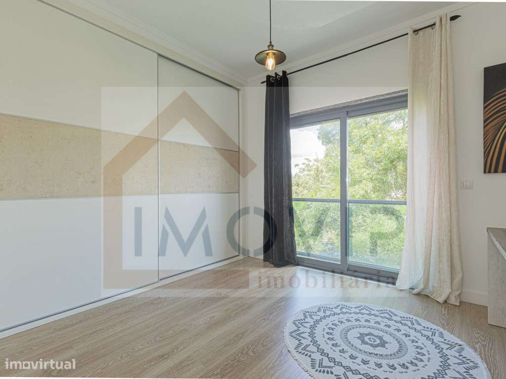 Vende-se moradia T4- Santo António da Charneca-com terraço-13