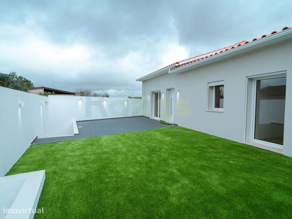 Moradia Isolada V3 com Logradouro em Pinheiros, Leiria - Grande imagem: 2/32