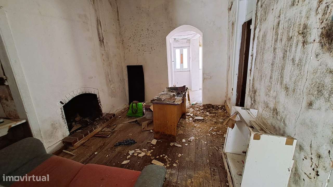 Moradia T6 para reconstrução- Santa Clara, Coimbra-18