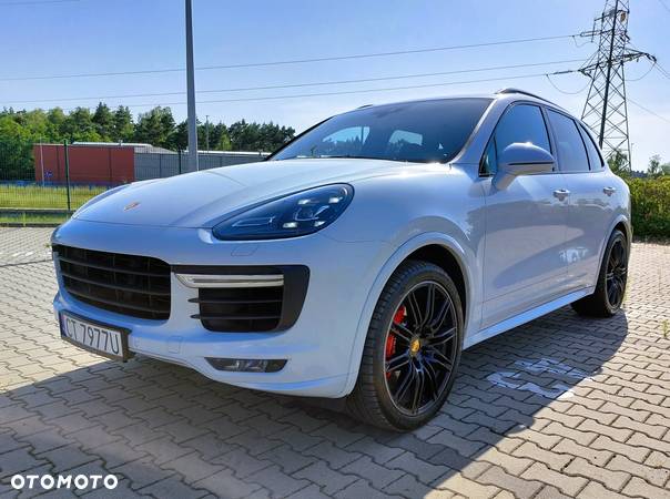 Porsche Cayenne Turbo - 1