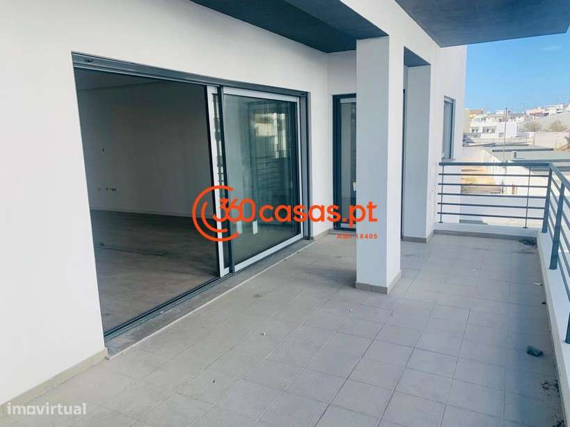 Apartamento T3 Novo com piscina, garagem e arrecadação em Olhão-6
