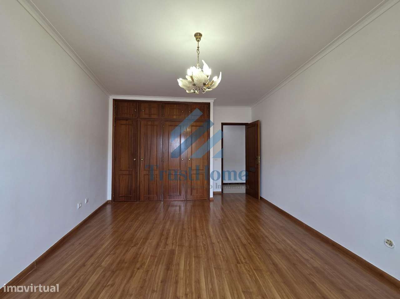 T2 em Fitares com 130m2 e garagem a 9 min. da estação-16