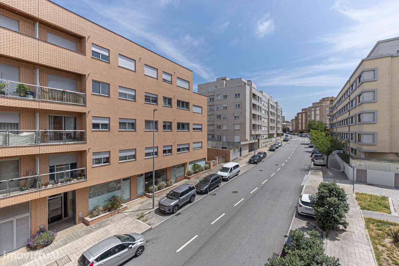 T1 com Garagem e Varanda Junto Hosp. São João-16