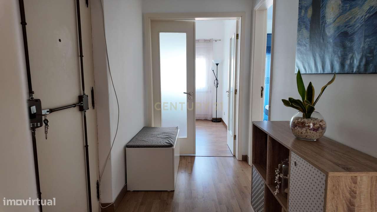 Apartamento Renovado T3 com Varanda na Costa da Caparica, Almada - Grande imagem: 3/28
