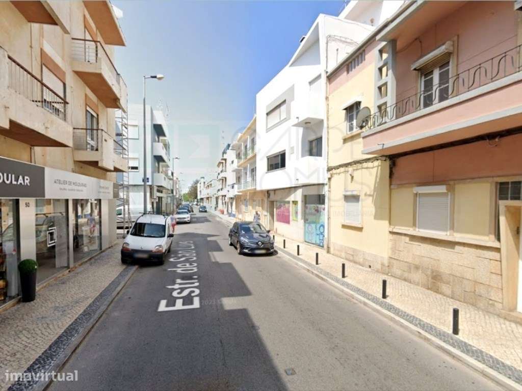 Espaçosa loja com logradouro no centro de Faro - Grande imagem: 5/21