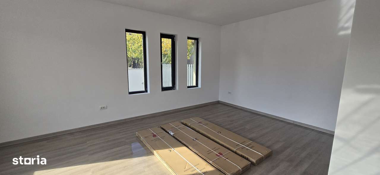 Casă 4 camere , Asfalt, toate utilitățile-13