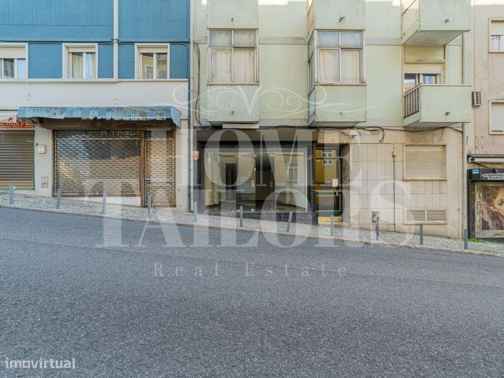 Loja na Barão Sabrosa, em Lisboa-11