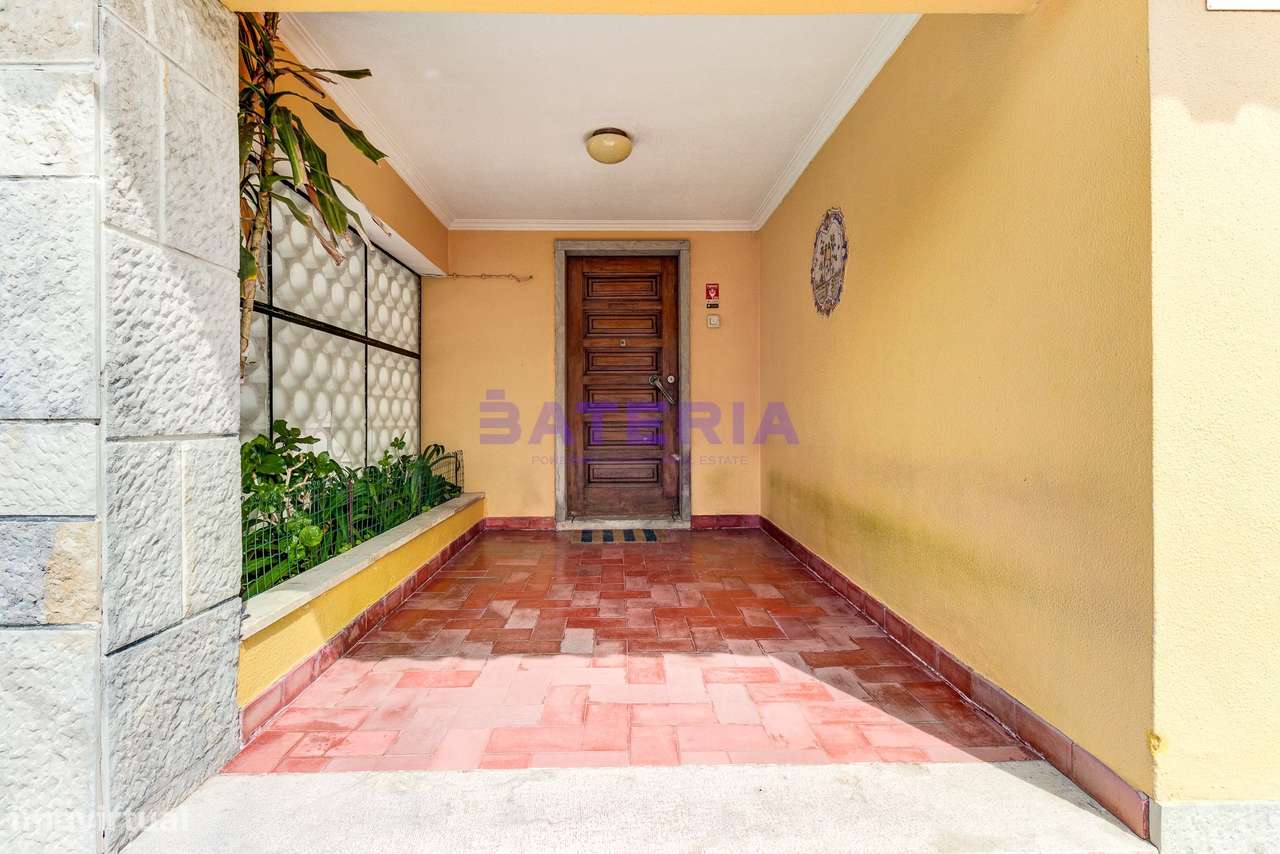 Moradia Independente T5 em Linda-a-Velha-34