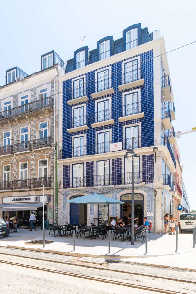 Apartamento T2 à venda no Largo Conde-Barão-33
