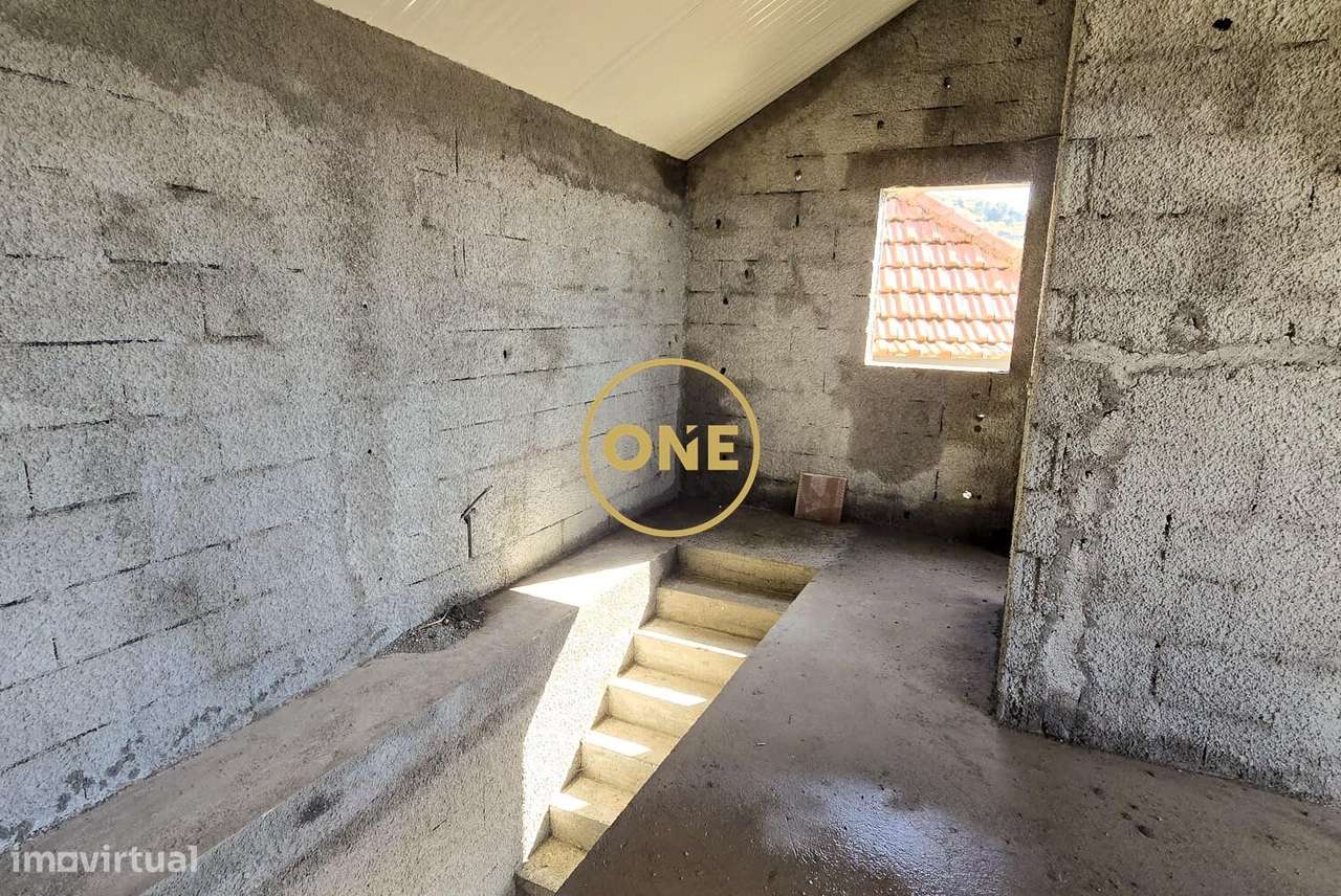 Moradia T2 + T1 - Grande imagem: 5/25