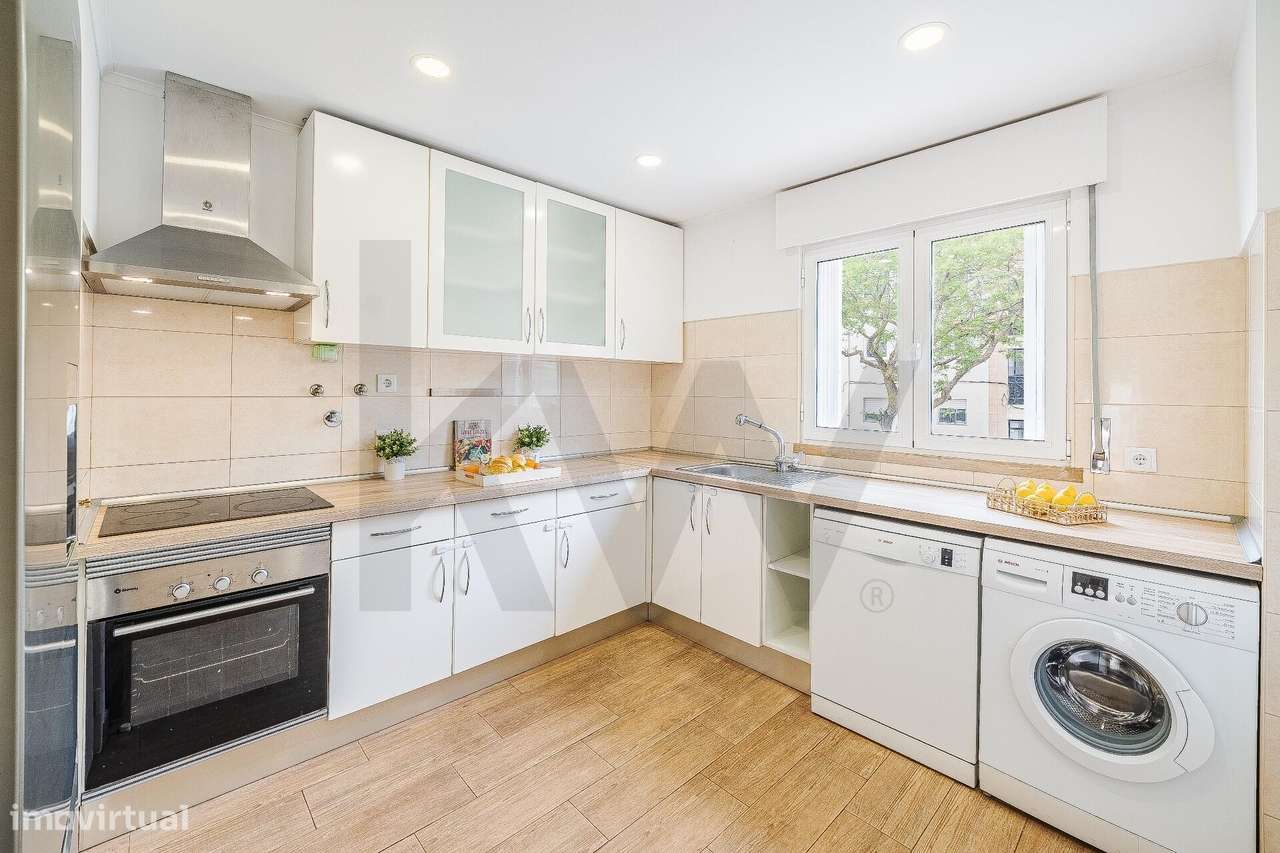 Moradia T3 em banda no Alto do Lagoal — luz natural, espaço e funciona-5