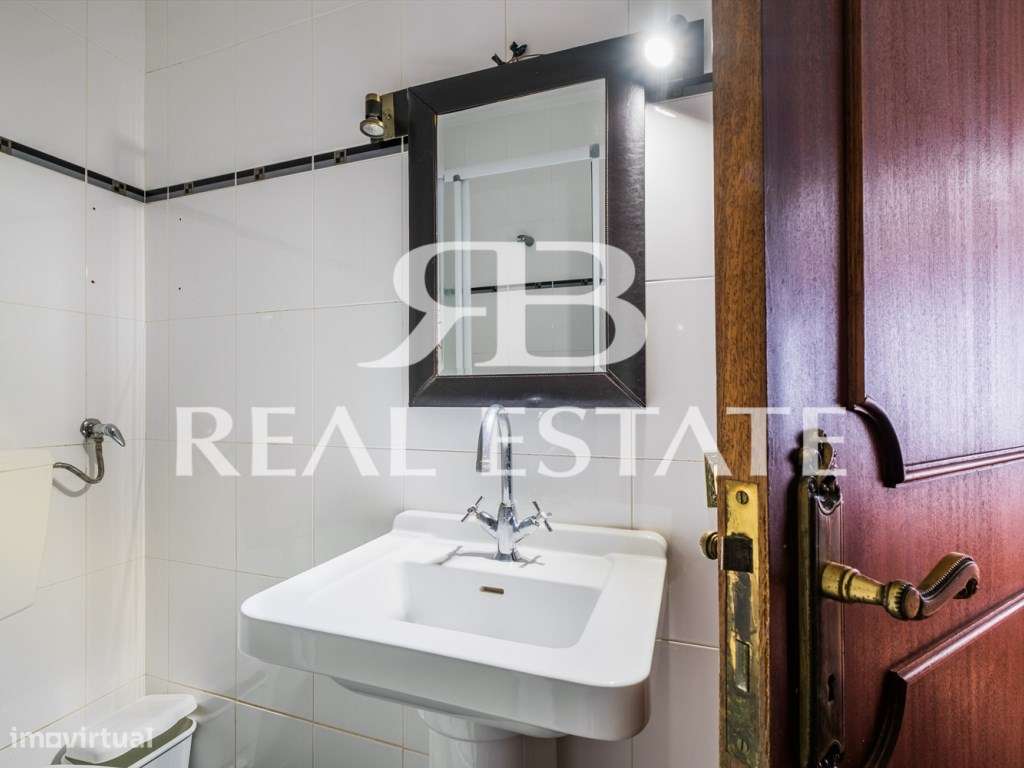 CASA T5 + JARDIM +VISTA + ADEGA + GARAGEM |ANEXO - V.N.AZEITÃO-16