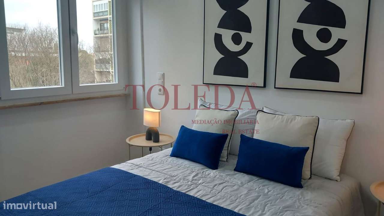 T3 com Varanda Remodelado em Benfica-17