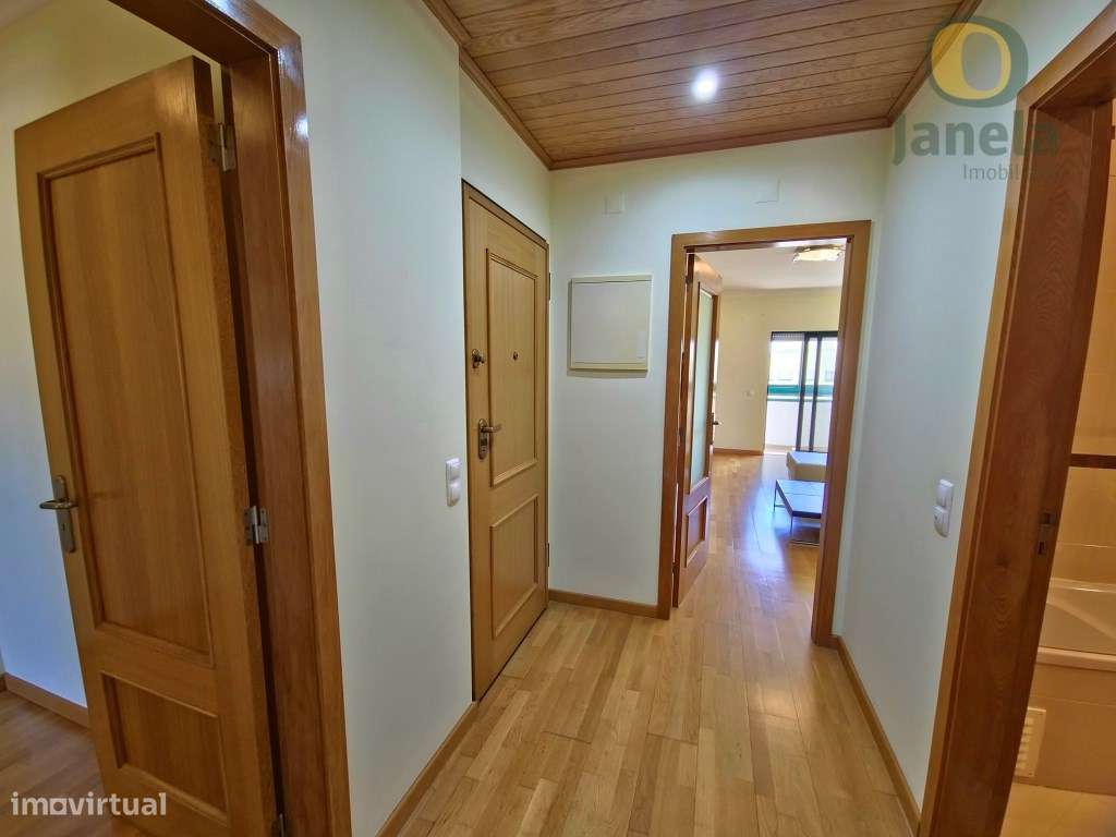 T2 grande com muita luz, duas varandas e boa localização em Faro-16