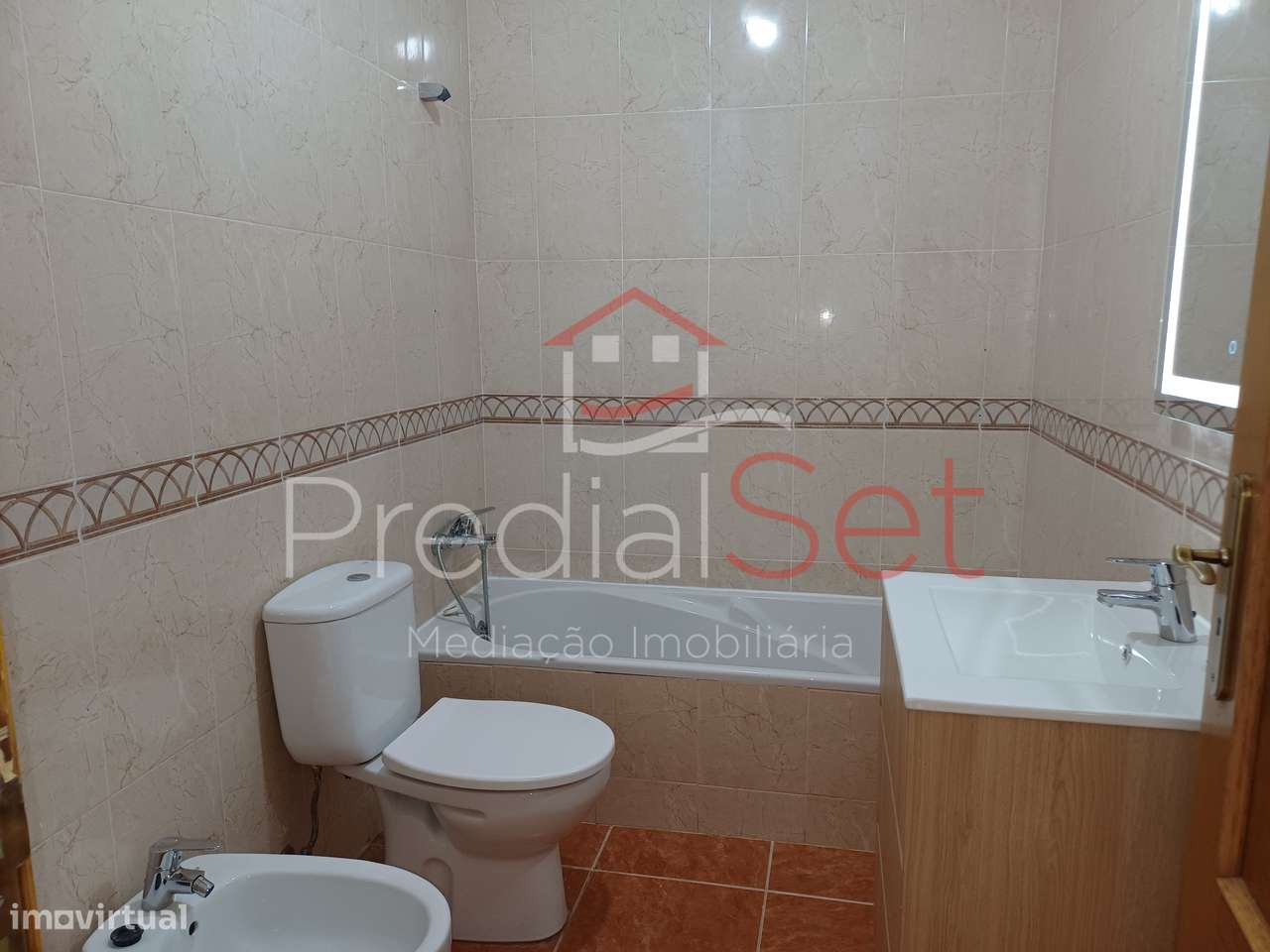 Moradia T4 Piscina-Setúbal-16