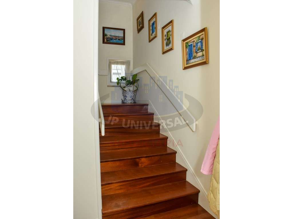 APARTAMENTO T5 NA AVENIDA MARQUÊS DE POMBAL DE LEIRIA COM VISTA PAR...-11