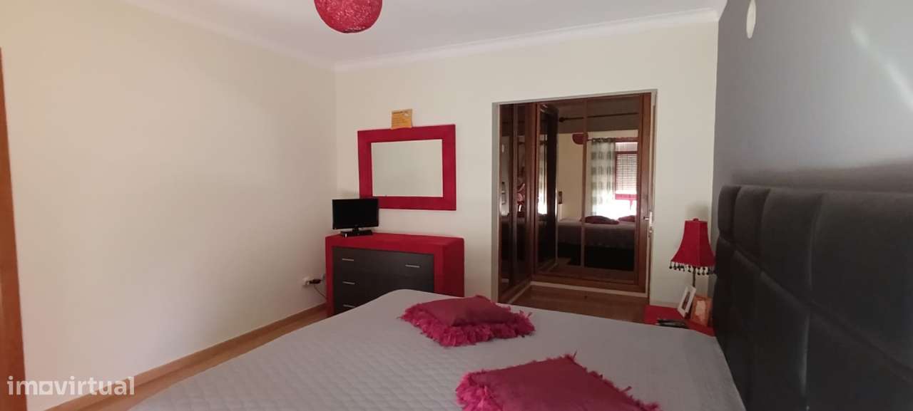 Apartamento T2, com varandas e parqueamento em vila serena - Grande imagem: 5/23