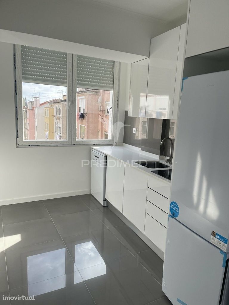 Apartamento T2 na Amadora Junto à Estação CP