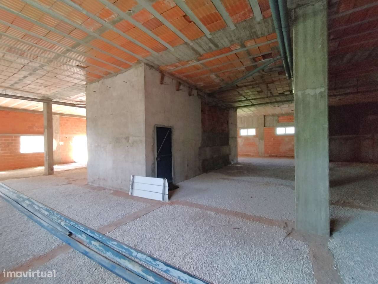 Espaço para serviços ou armazém Junto à Solum - Grande imagem: 2/5