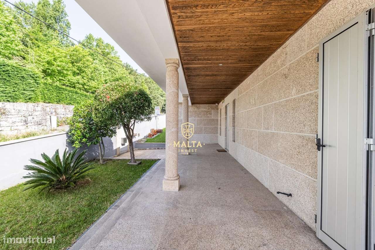 Moradia de Sonho na zona da Falperra!-22