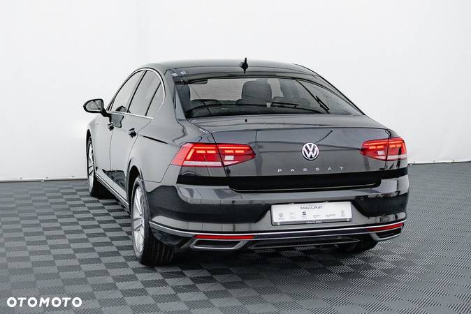 Volkswagen Passat 2.0 TDI Elegance DSG - 4