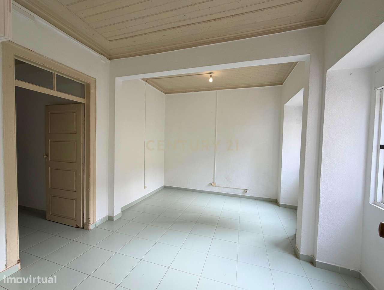 Prédio | 2 pisos | Caldas da Rainha - Grande imagem: 4/36